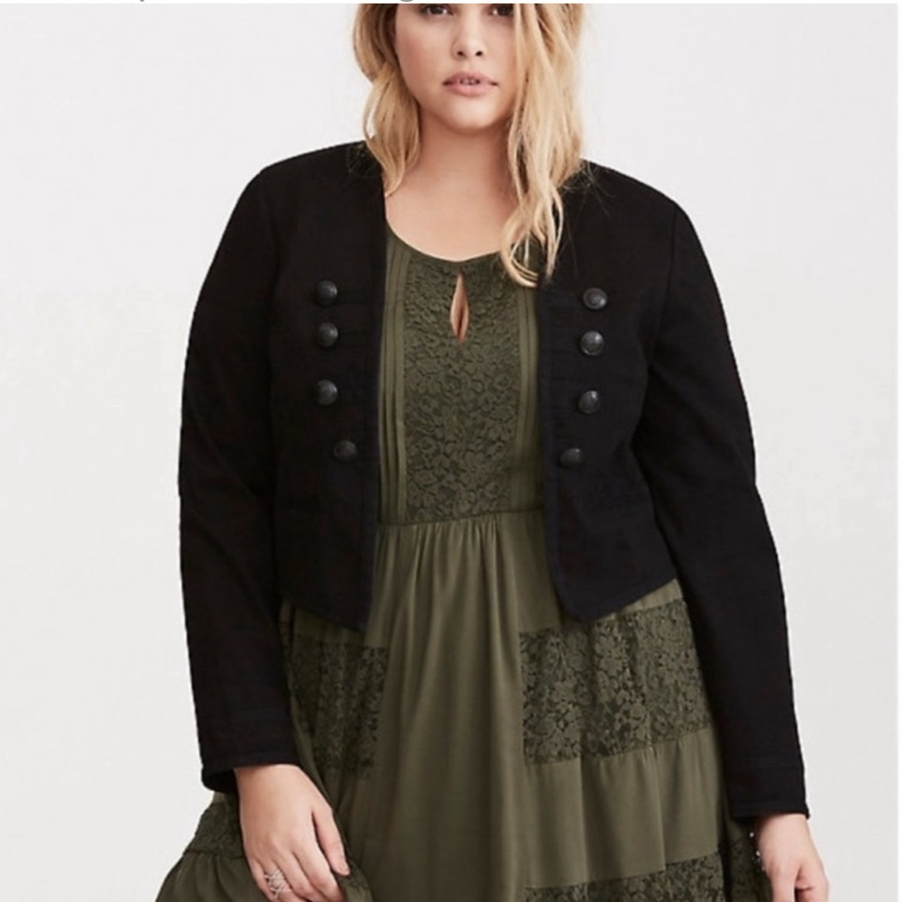 Torrid Military Style Twill Cropped Jacket Black Shrug with decorative buttons - Picture 2 of 8